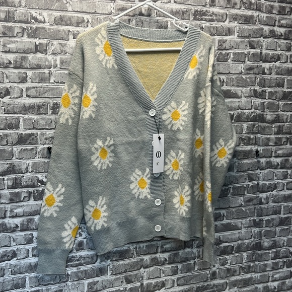 ‎Sweaters - Picture 2 of 6